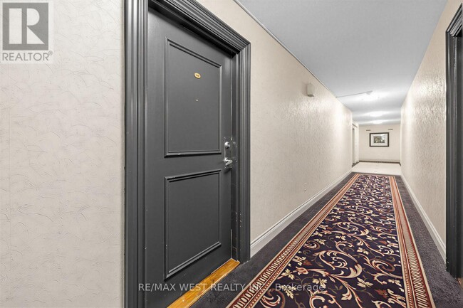 Photo - 60 Pavane Linkway Unit 805