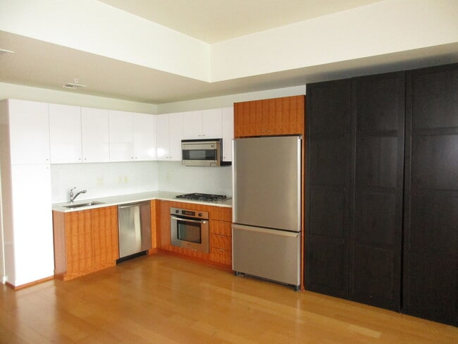 Photo - Meriwether West - North facing studio with river/bridge views/parking/amenities/utilities Unit MER305