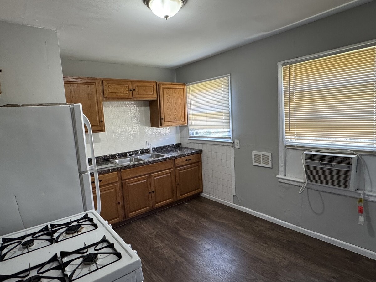 Photo - 8002 E 88th Pl