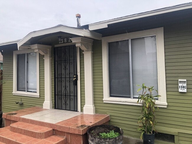 Building Photo - 1382-1382 Gaviota Ave Unit 1382