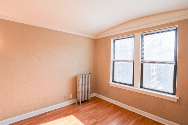 1061 W Rosemont Ave Unit 315