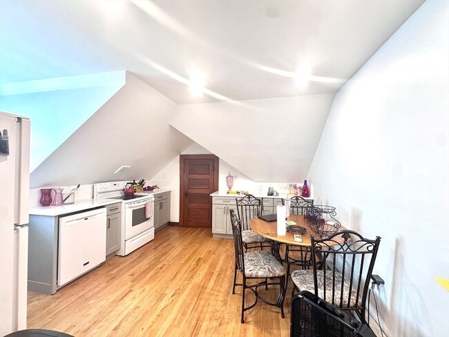 Building Photo - 22 Greenough St Unit 3 Rental