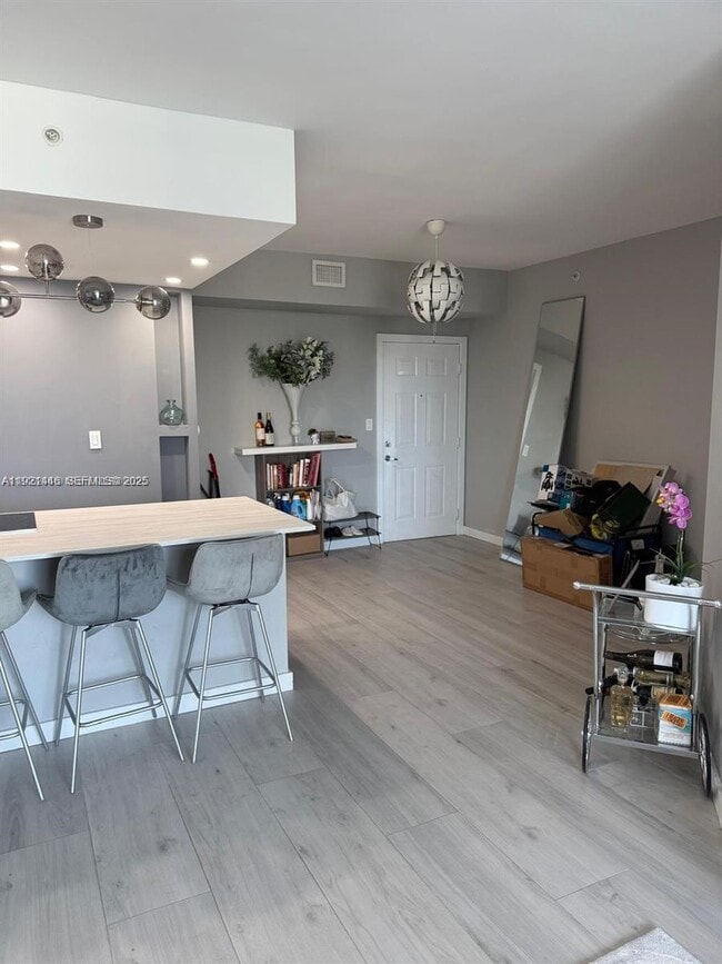 Photo - 275 NE 18th St Unidad 1405