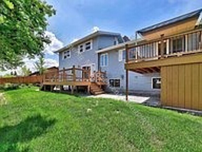 1450 Charlie Russell Dr
