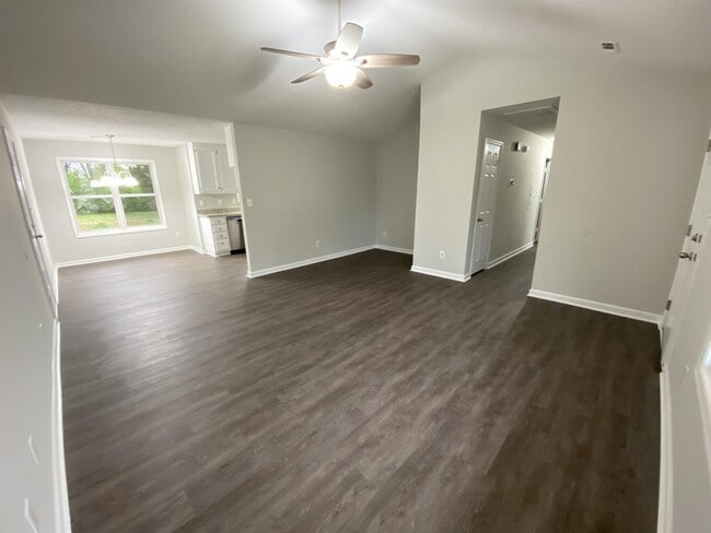 Photo - 107 Ann Bradley Dr