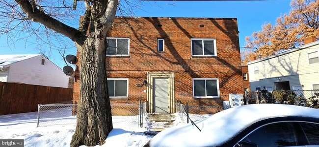 Building Photo - 3207 11th Pl SE Unit 2