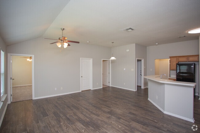 3BR, 2BA - 1301SF