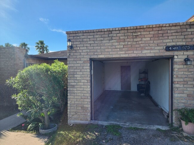 Photo - 603 Continental Dr