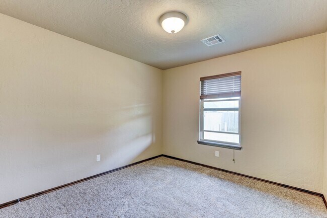 Photo - 920 SW 13th St