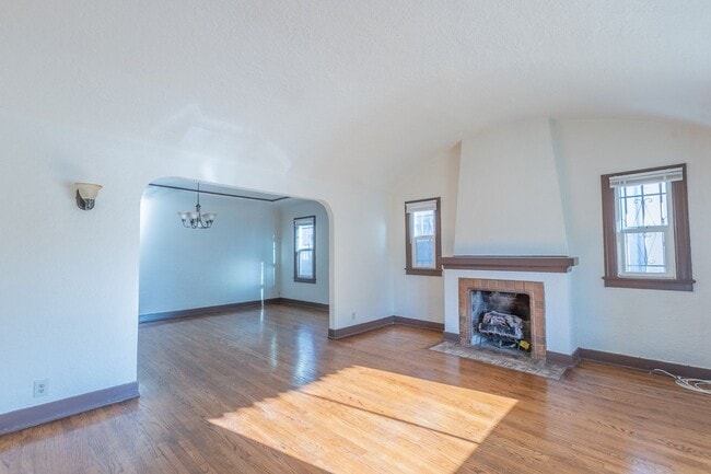 2226 Redondo Blvd
