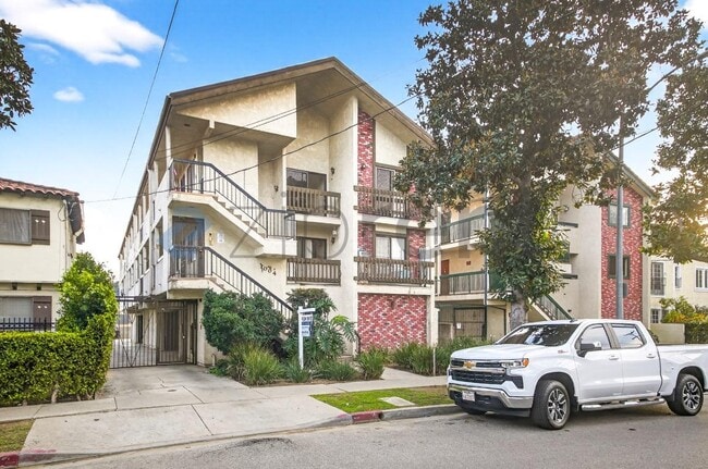 Photo - 1004 E Garfield Ave