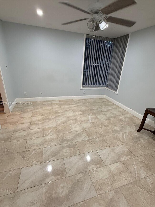 Photo - 942 NE 199th St Unit 102