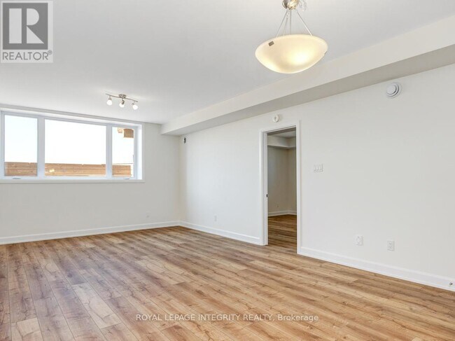 Photo - 906 Chablis Cres