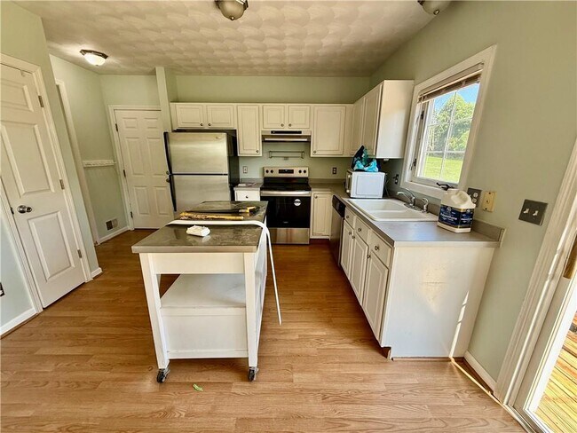 Photo - 125 Goldenrod Dr