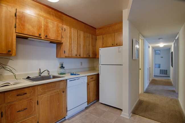 Scott's Run Apartments & Townhomes