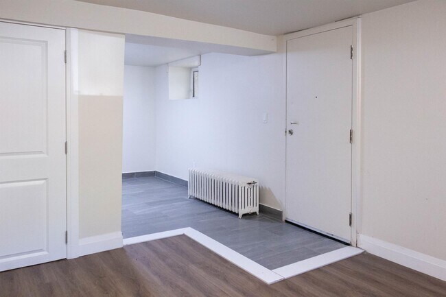 Photo - 114 Hess St S Unit B