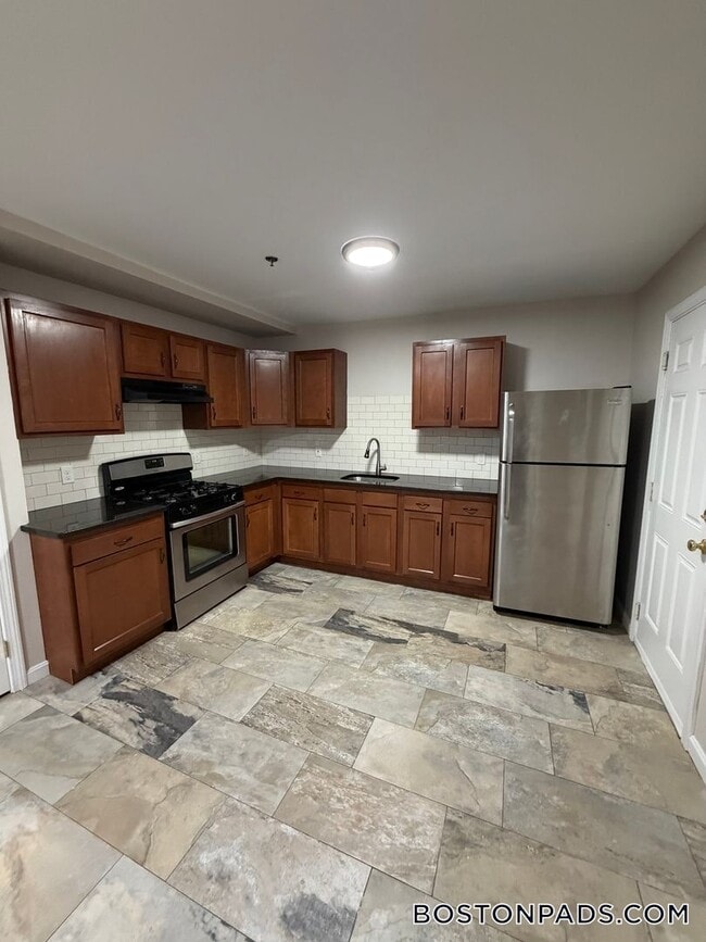 Photo - 144 Stevens St Unit 3