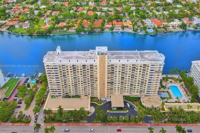 Building Photo - 5600 Collins Ave Unit 11C