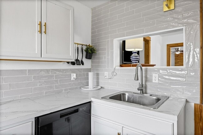 Photo - 1418 Kingshill Dr