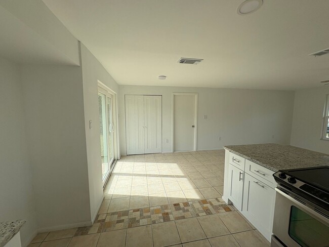 Photo - 1057 Tropical Ave NW