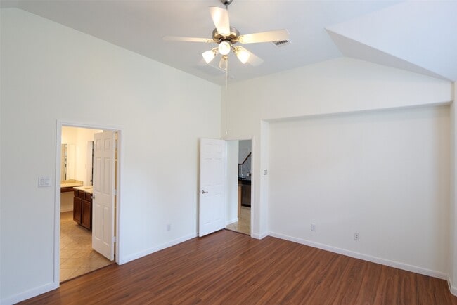 Building Photo - 6119 Lakenshire Falls Ln
