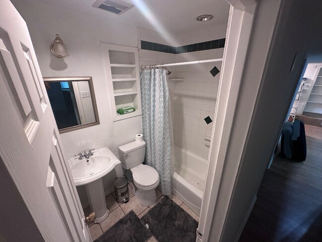 Photo - 1017 Heritage Dr