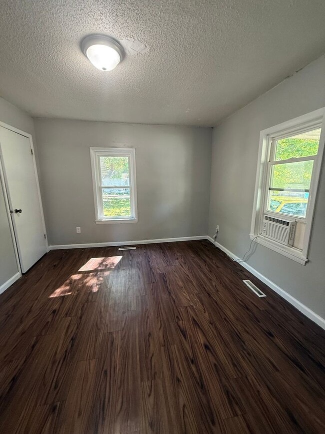 Photo - Spacious 2 bedroom 1 bathroom duplex Available NOW!!!