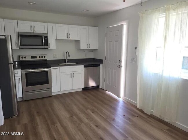 1522 W Polk St Unit 2