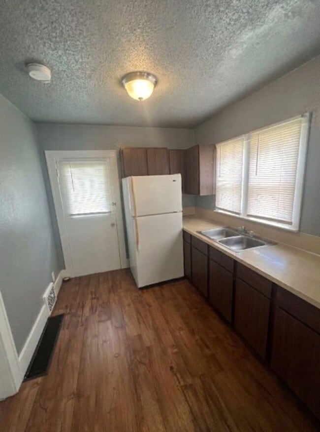 Photo - 1541-1541 Bertch Ave Unit 1541