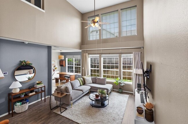 Building Photo - 2632 Century Park Blvd Unit 37
