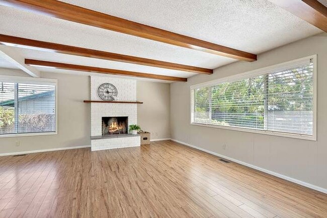 Photo - 735 Oak Knoll Dr