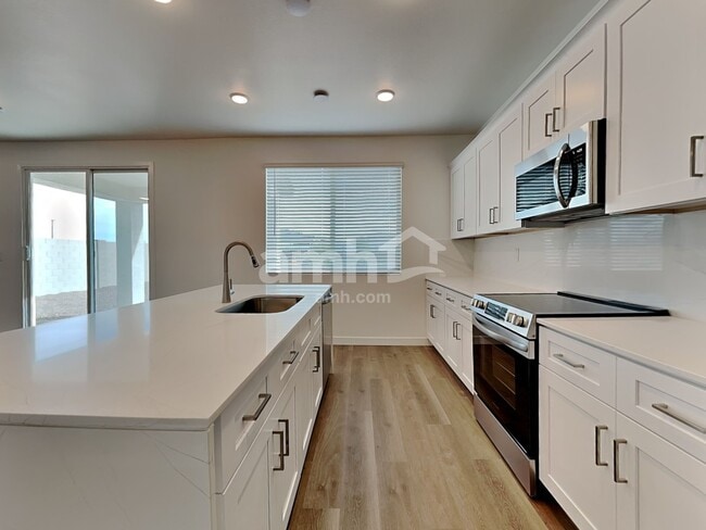 Photo - 9825 W Parkway Dr