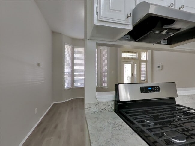 Photo - 1934 Creston Dr