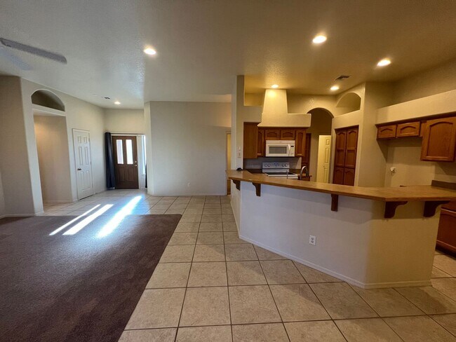 Photo - 4 BED POOL HOME!