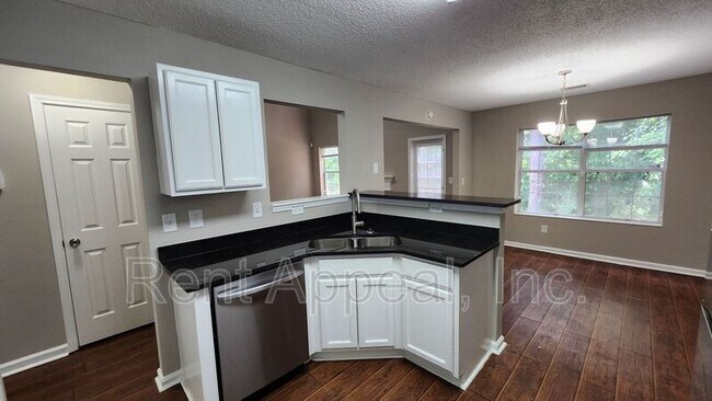 Photo - 601 Hillandale Park Dr