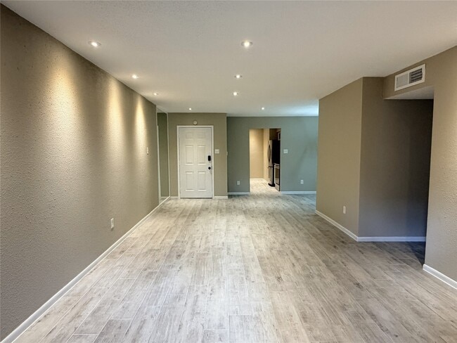 Building Photo - 2800 Jeanetta St Unit 2813