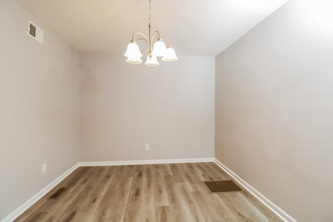 Photo - 1722 Overhill Rd