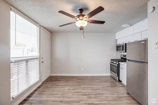 Studio, 1BA - 265 SF