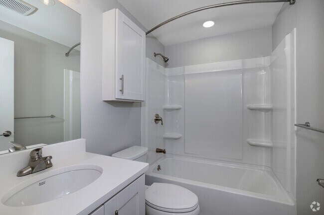 2BR, 1BA - 676SF - Bath