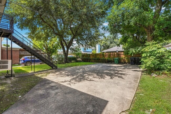 Photo - 4201 Woodleigh St Unit 3