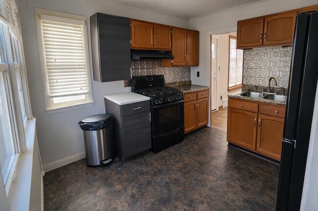 Photo - 117 3rd Ave