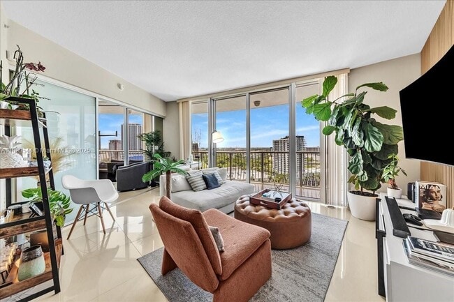 Building Photo - 1750 N Bayshore Dr Unit 2015