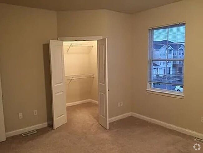 Building Photo - Gorgeous condo for rent