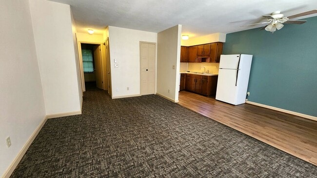 Photo - Spring Manor Apartments