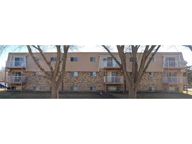 Building Photo - 901 Country Club Dr Unit 204