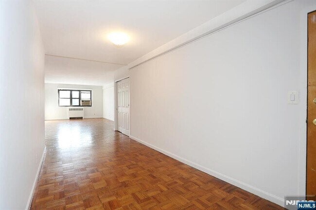 Photo - 208 Anderson St Unit S4F