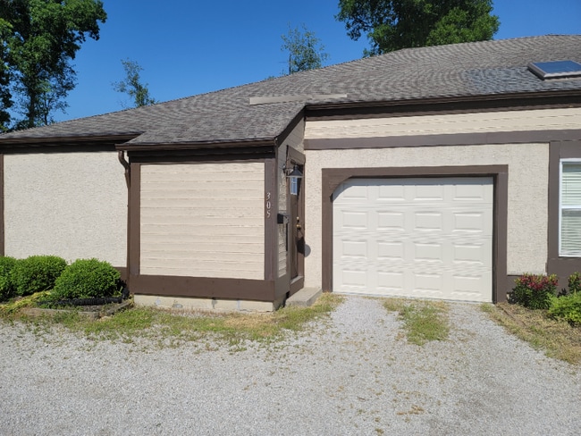 Photo - 301 Schrock Rd