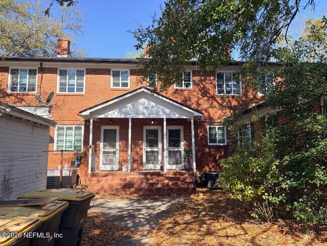 Photo - 2842 Sydney St