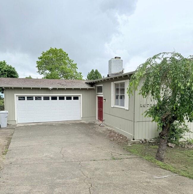 Building Photo - Beautiful Updated 4BR Home with Large Yard & Deck in Renton Cascade Community