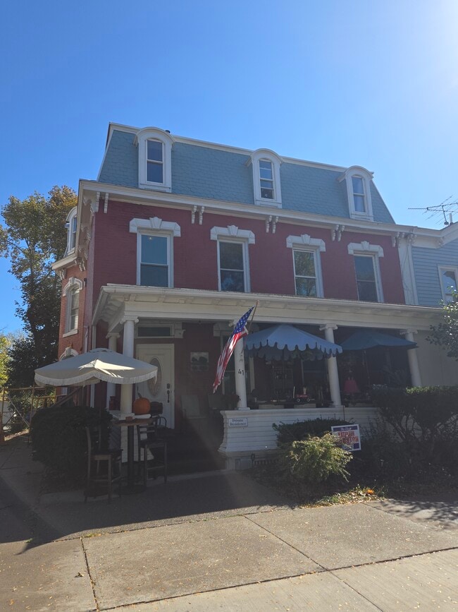 Building Photo - 41 Main St Rental